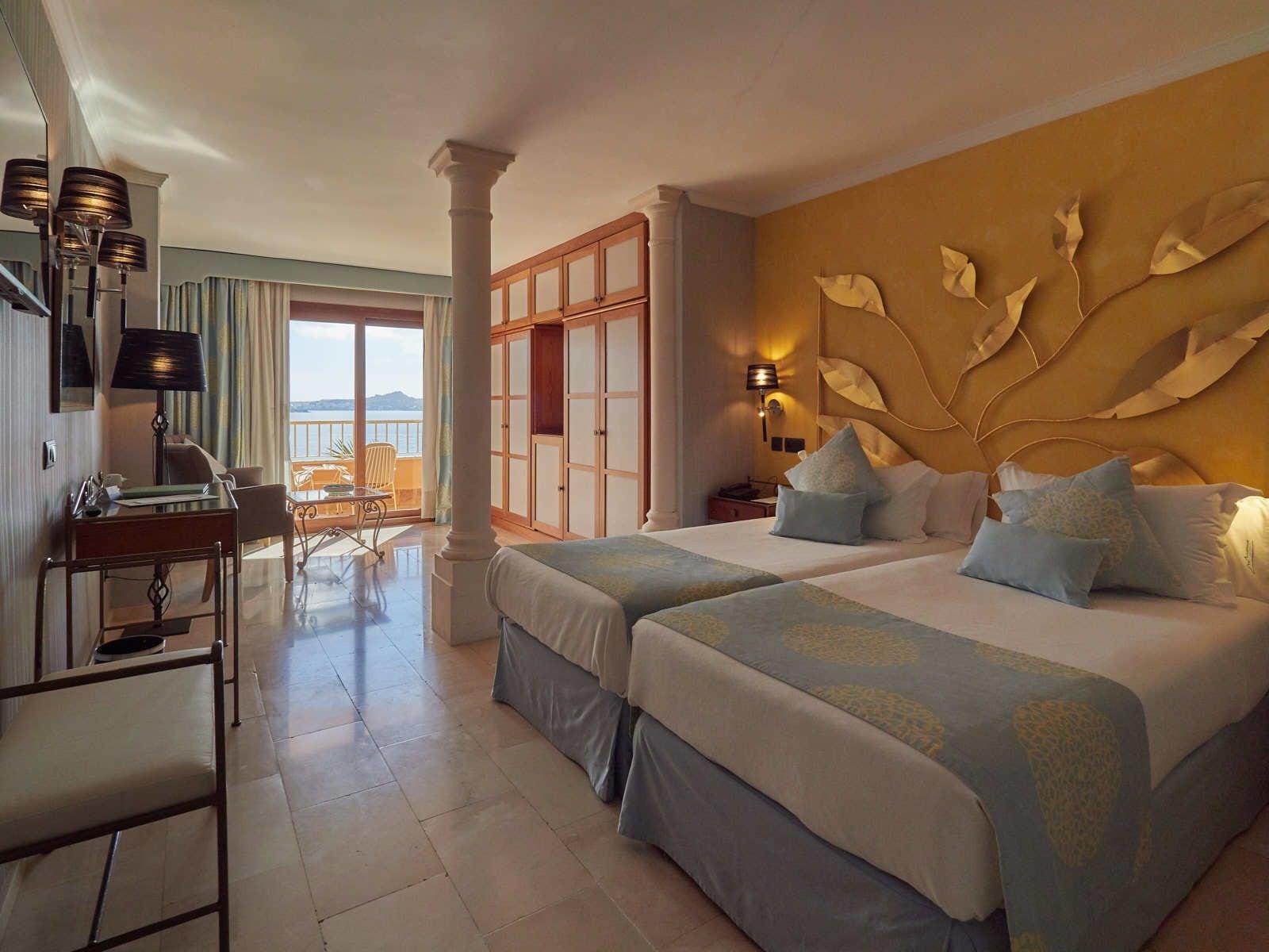 Hotel Petit Cala Fornells Peguera Exterior photo