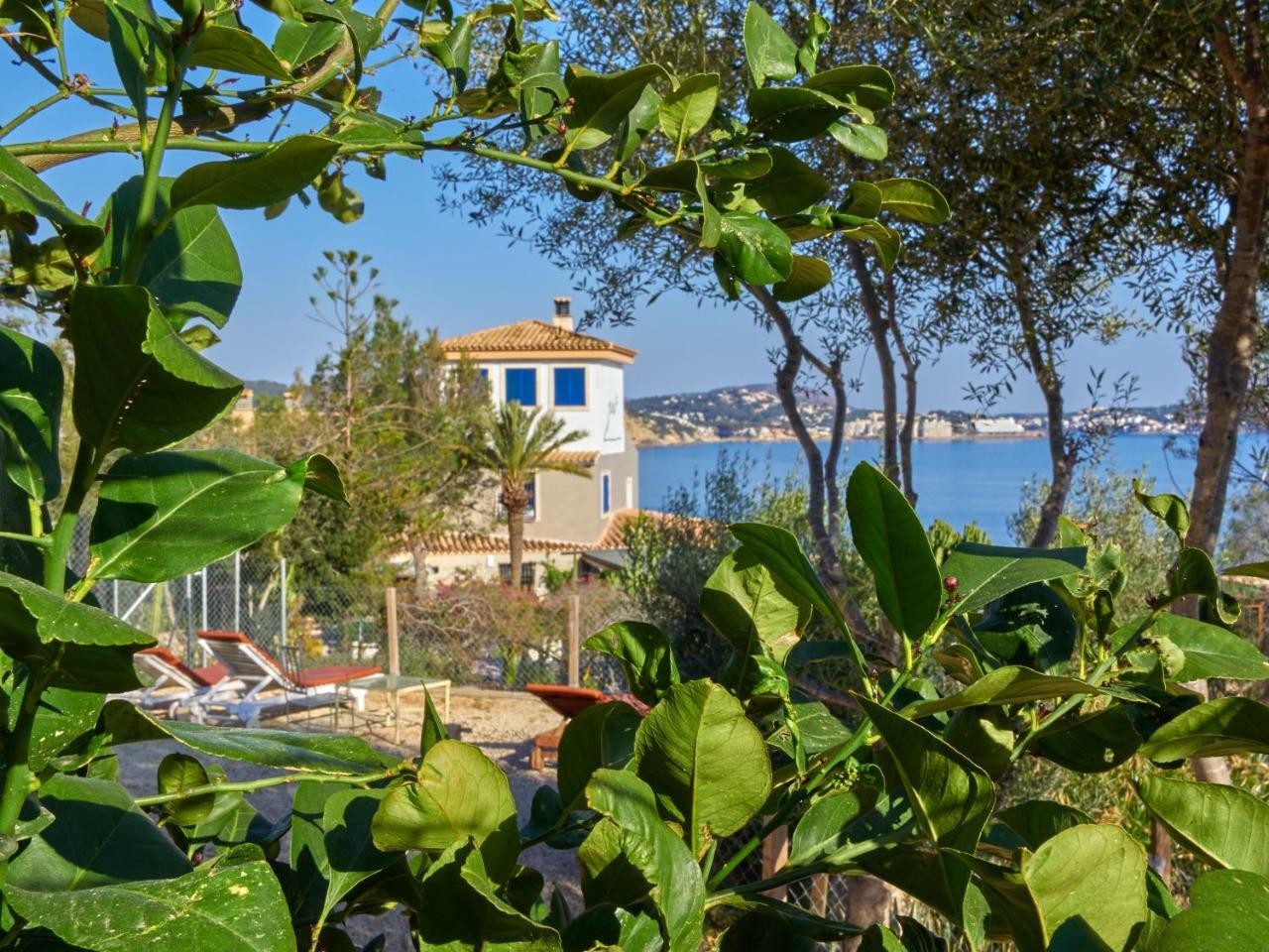 Hotel Petit Cala Fornells Peguera Exterior photo