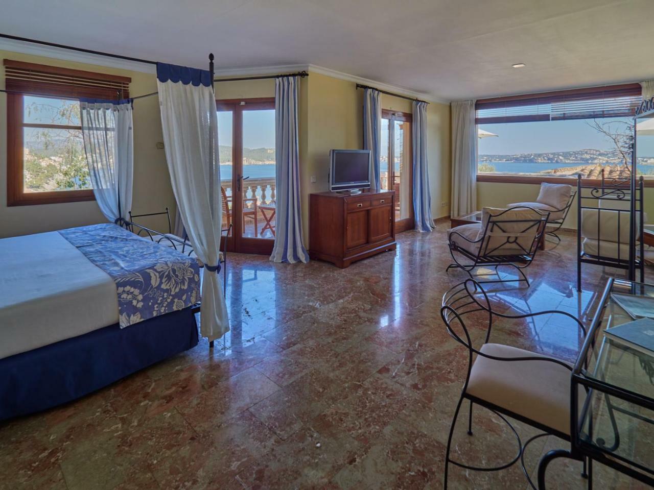 Hotel Petit Cala Fornells Peguera Exterior photo